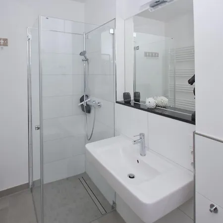Zentrale Mit Balkon, Gratis Nutzung Vom Ahoi Erlebnisbad Und Sauna In Sellin - Anni 05 Lejlighed Goehren (Ruegen)