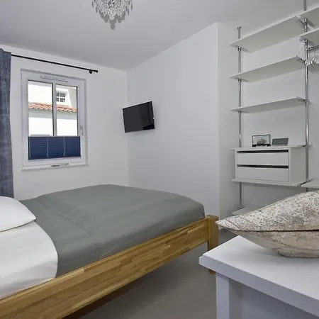 Zentrale Mit Balkon, Gratis Nutzung Vom Ahoi Erlebnisbad Und Sauna In Sellin - Anni 05 Lejlighed *